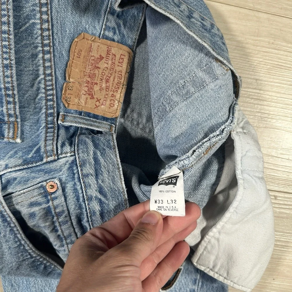 Vintage Levi's 501 Jeans Size 31x31 Light Wash Straight Leg 90s USA Made Button
